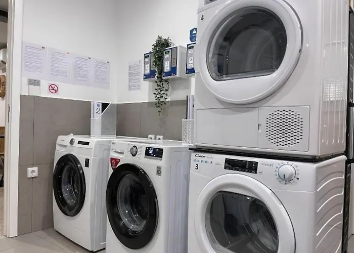 With Balcony In The Center Of * Πόρτο