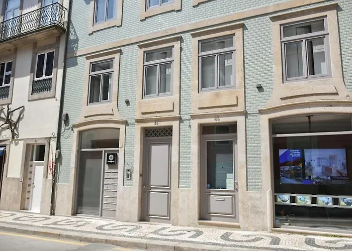 With Balcony In The Center Of Lägenhet Oporto