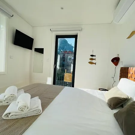 With Balcony In The Center Of Apartment Porto