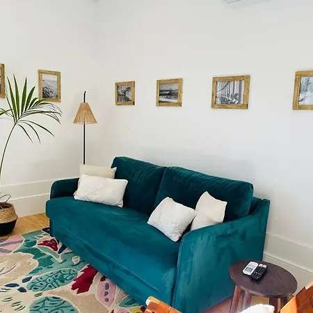 With Balcony In The Center Of * Porto