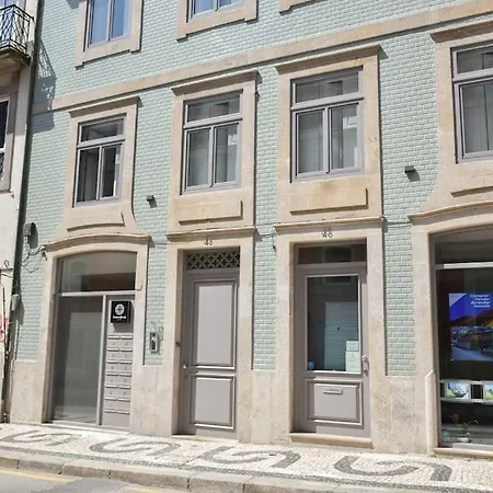 With Balcony In The Center Of Apartamento Oporto